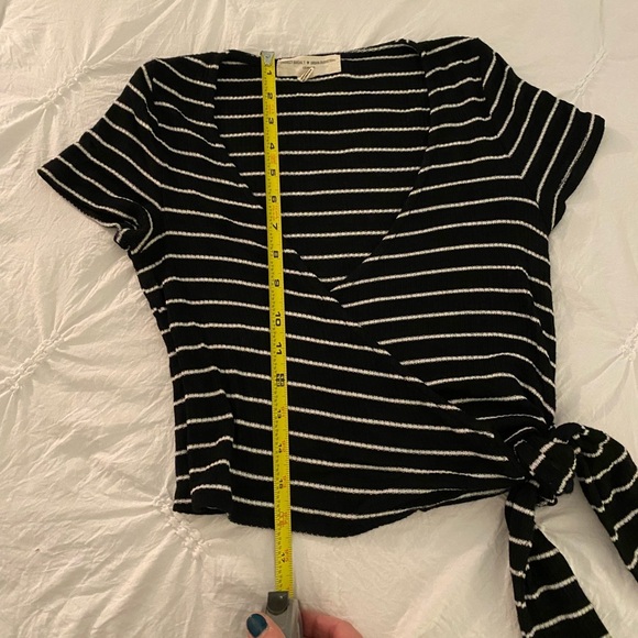 🚺📐Urban Outfitters black striped wrap top - Picture 7 of 8
